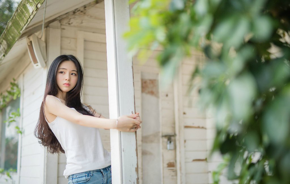这个世界真是乱了套：说真话的人卑琐的像个小人，而说假话的人一本正经的像个君子。